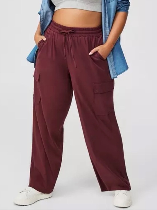 torrid Pants - Torrid EUC Size 1 Regular Women's Wide-Leg Cargo Pants in Burgundy